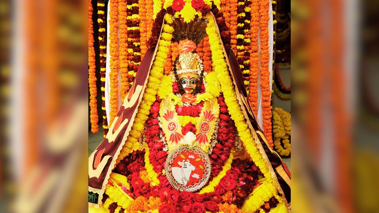 Faith adorned offerings for Baba tilak ceremony worship of five-faced movable idol fulfilling folk traditions