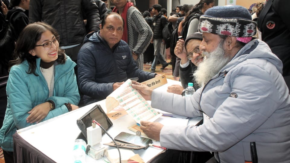 Jyotish Mahakumbh 2026 massive crowd gathered seeking answers about the future, jobs, money, and family