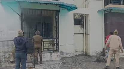 Kanpur massive fire broke out in locked flat tenant student gone to Lucknow her belongings reduced to ashes