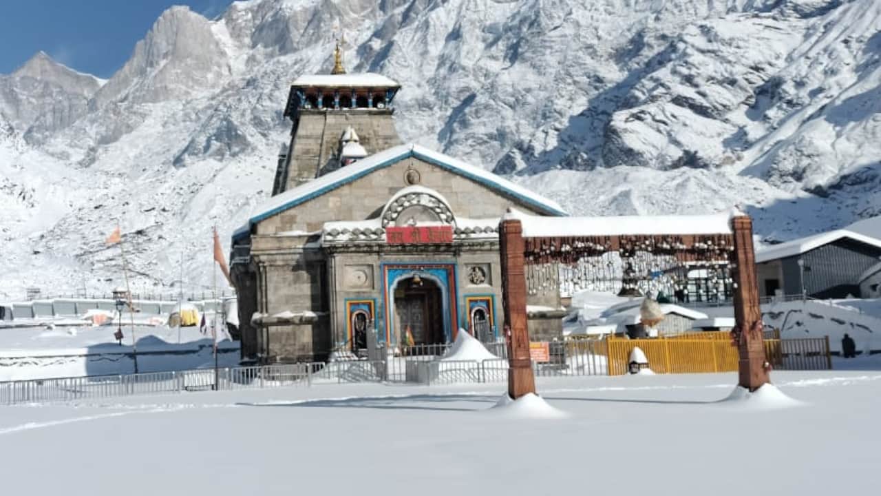 Snowfall adds to charm tourist spots buzz with tourists Uttarakhand Kedarnath Auli Watch Snowfall picture