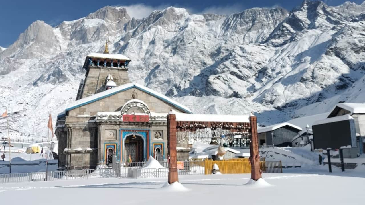 Snowfall in Kedarnath Dham sub zero temperatures heavy snowfall soldiers are protecting Kedarnath shrine