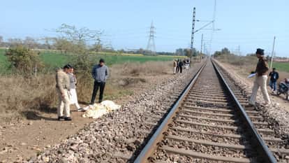 woman jumped in front of train with her two daughters in Mayyar of Hisar woman and 6-year-old daughter died