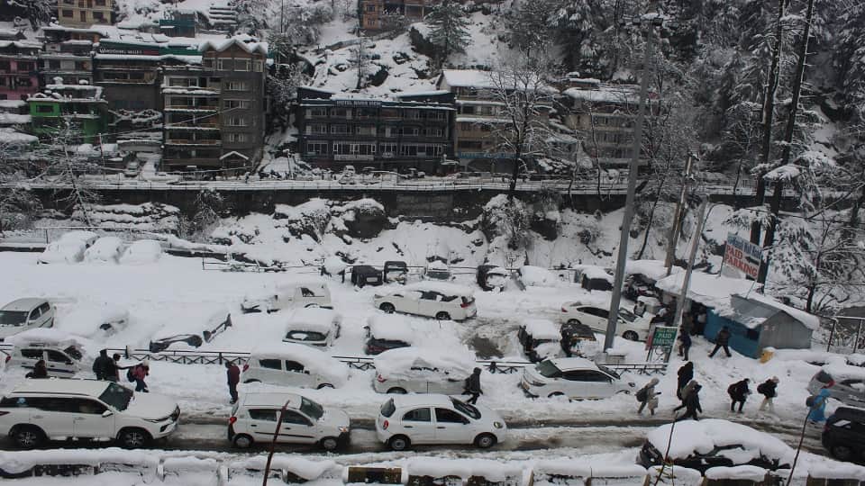 Snowfall Photos From NCC parade to fun of tourists amidst snowfall hill states covered in a white sheet