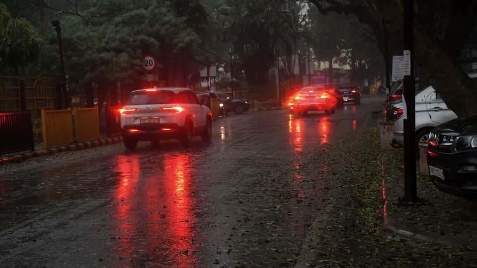 UP: Rain changes the weather pattern, cold wave grips Moradabad division