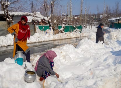 Snowfall Photos From NCC parade to fun of tourists amidst snowfall hill states covered in a white sheet