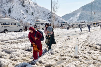 Snowfall Photos From NCC parade to fun of tourists amidst snowfall hill states covered in a white sheet