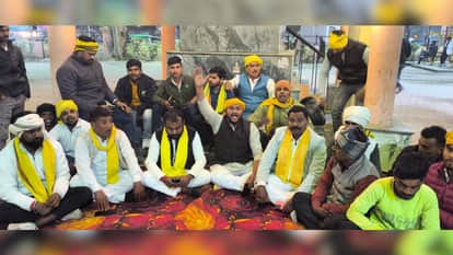 Subhaspa members create ruckus Anil Rajbhar meeting stage protest level accusation against cabinet minister