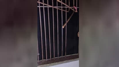 Etawah: Two teenagers escaped from a juvenile home by breaking a toilet window; one has been apprehended