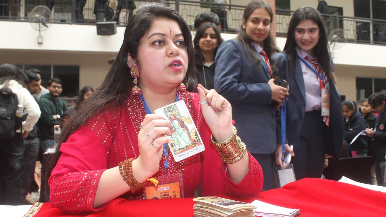 Women more concerned about loyalty in relationships Amar ujala Jyotish mahakumbh tarot card expert Dehradun