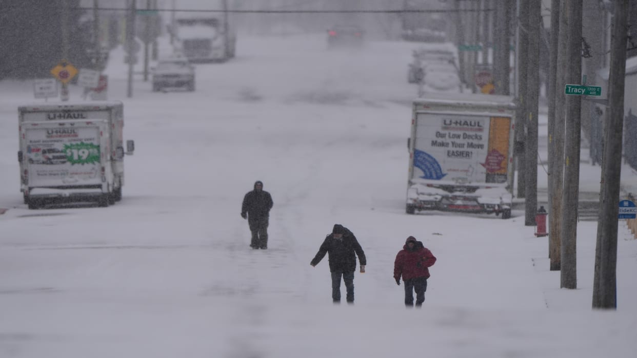 Over 14,000 flights cancelled as massive winter storm sweeps across USA