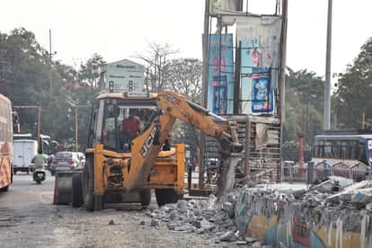 Indore: Contractor disappears leaving BRTS incomplete, now corporation is demolishing bus stops