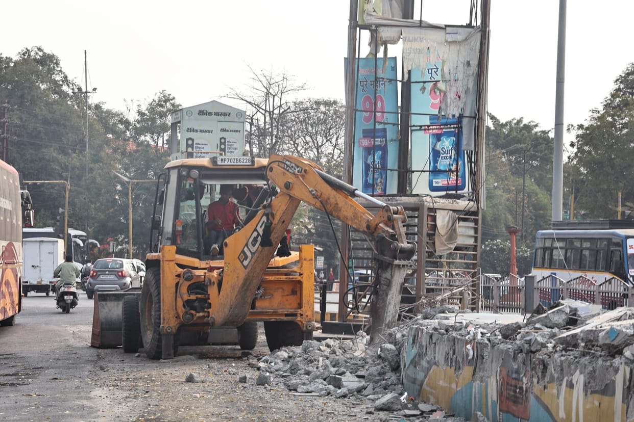 Indore: Contractor disappears leaving BRTS incomplete, now corporation is demolishing bus stops