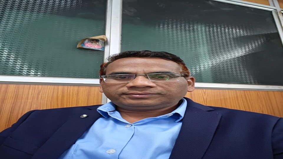 डॉ टीकू सिन्हा डीन