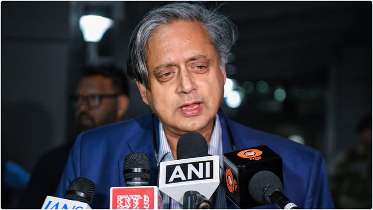 केरल के नए मुख्यमंत्री के शपथ ग्रहण में शामिल नहीं होंगे शशि थरूर, जानें वजह
