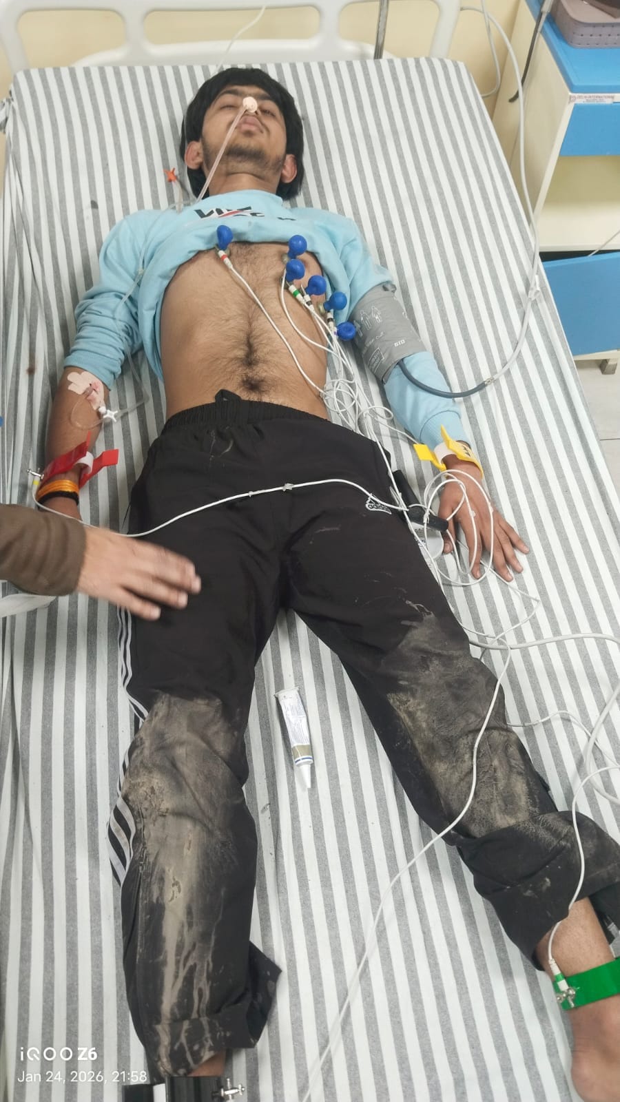 Attempt to kidnap young man warming his hands in front of his house, perpetrators threw him in forest and fled