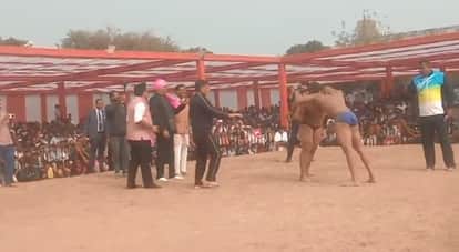 Kanpur Wrestling match in Meharban Singh Purwa Deputy CM Brajesh Pathak himself entered the arena