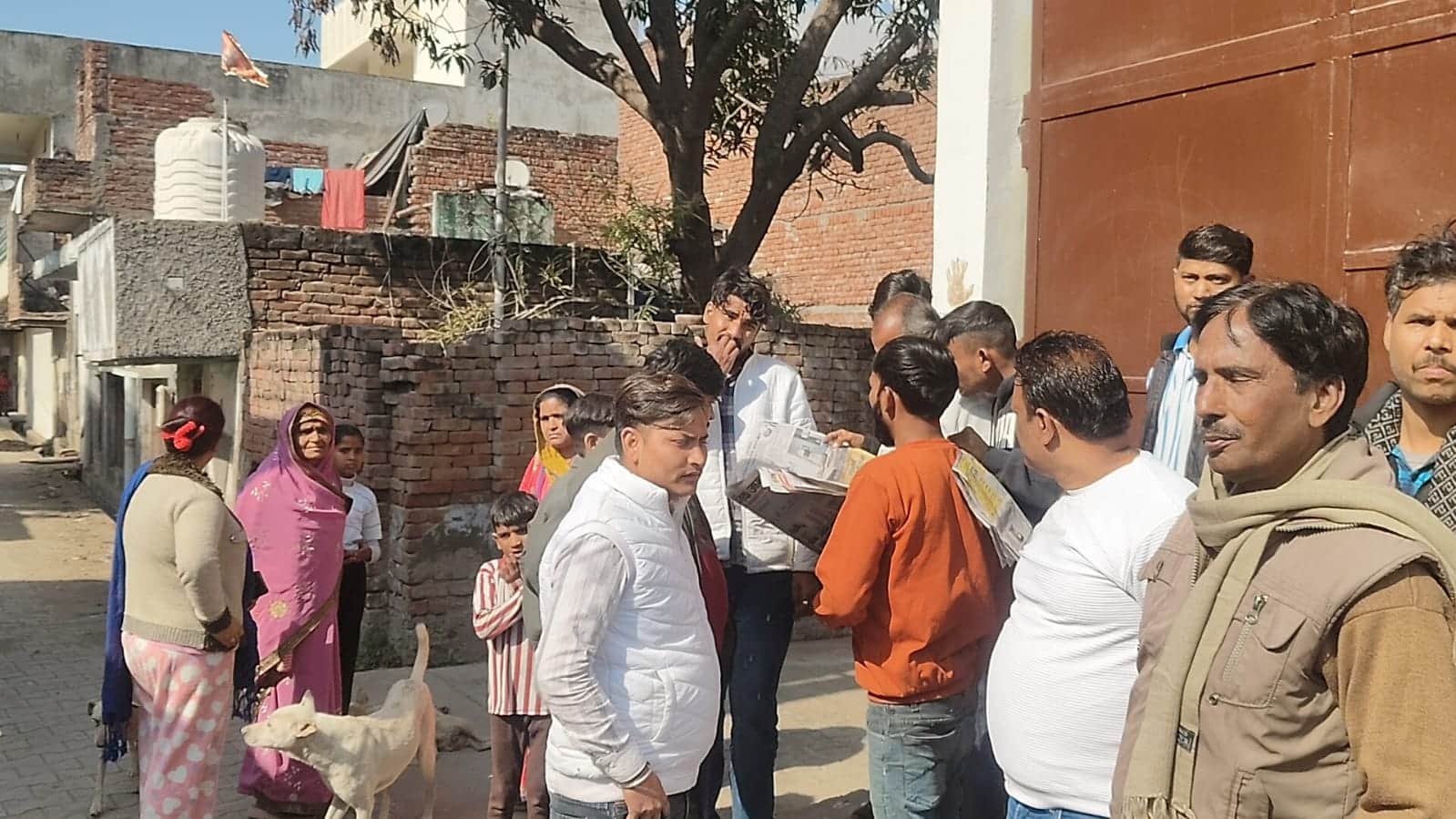 lover slits his girlfriends throat stuffs her body in a sack flees In Agra