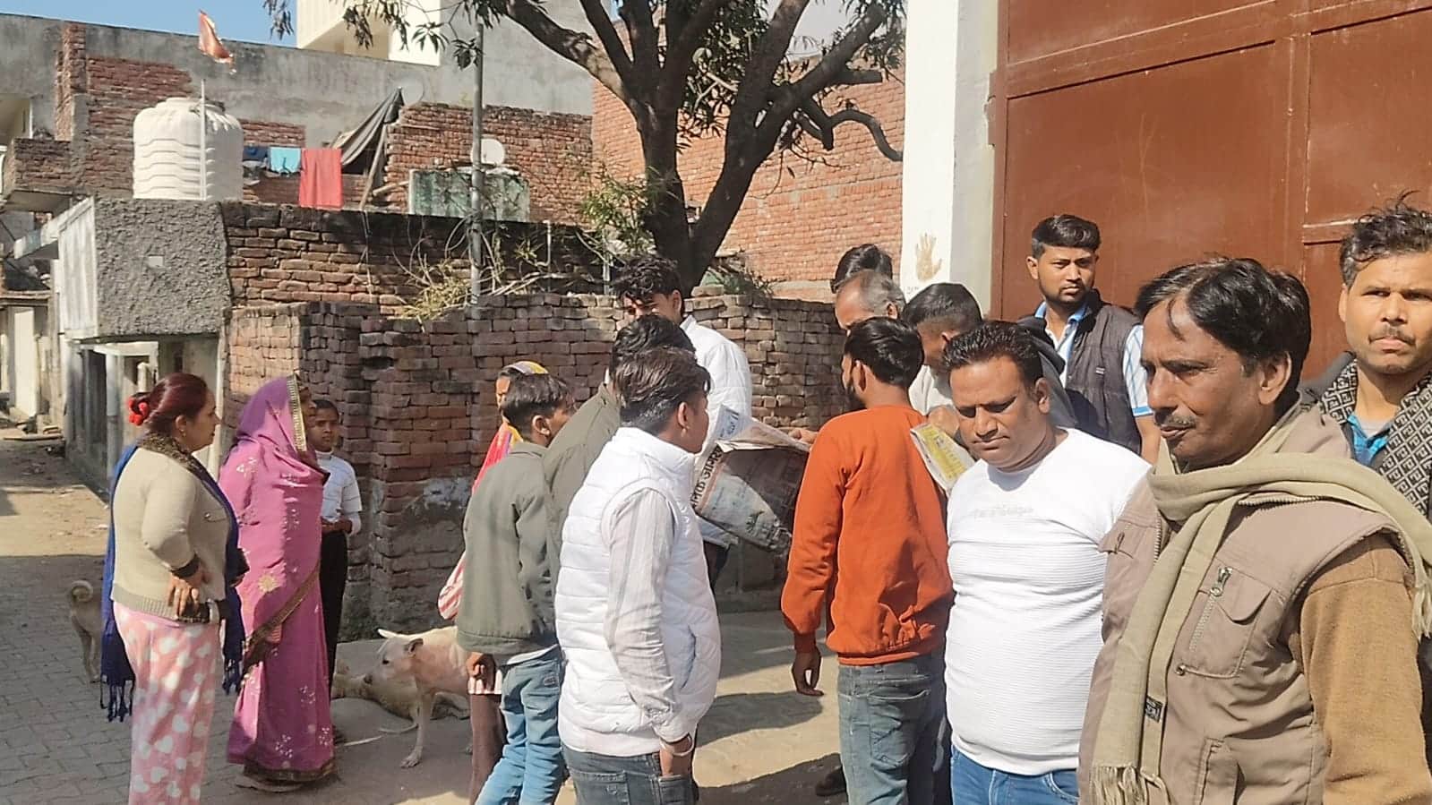 lover slits his girlfriends throat stuffs her body in a sack flees In Agra