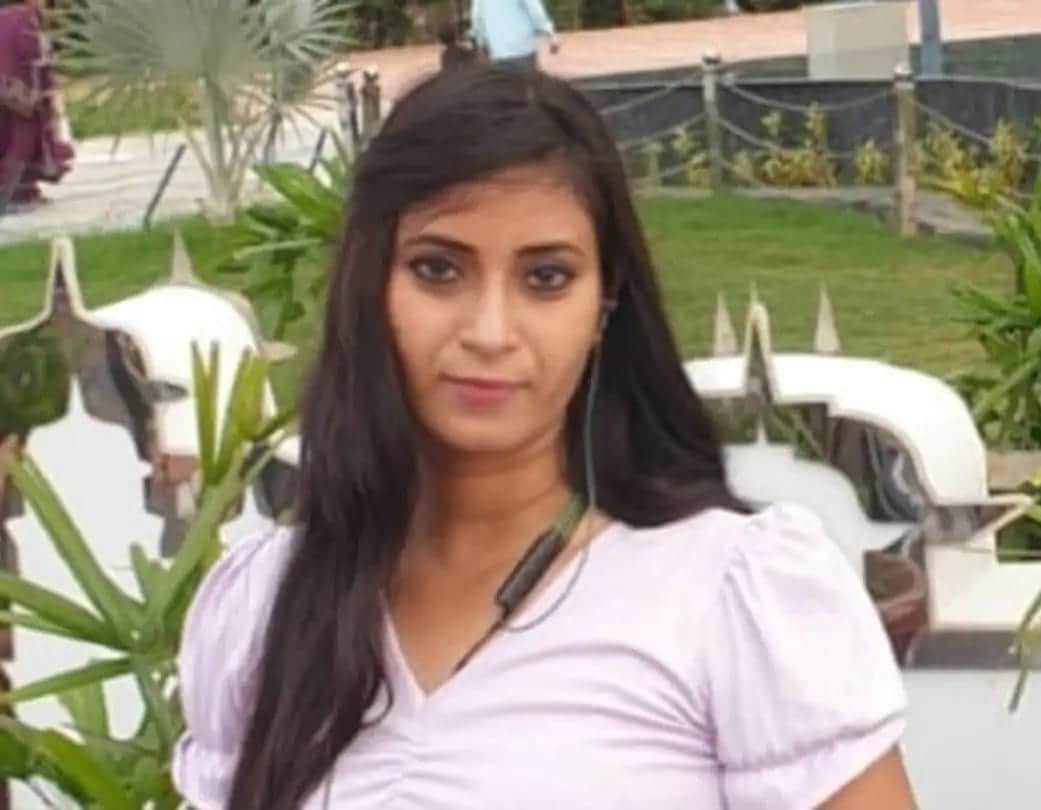 lover slits his girlfriends throat stuffs her body in a sack flees In Agra