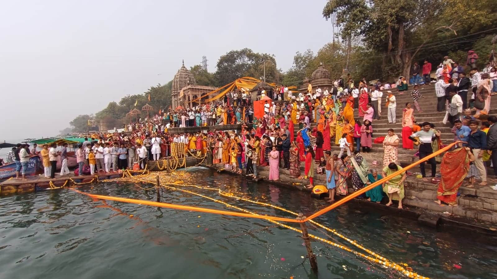 Celebration of Mother Narmada Prakatotsav in Maheshwar; 50,000 devotees visited Mother Reva.