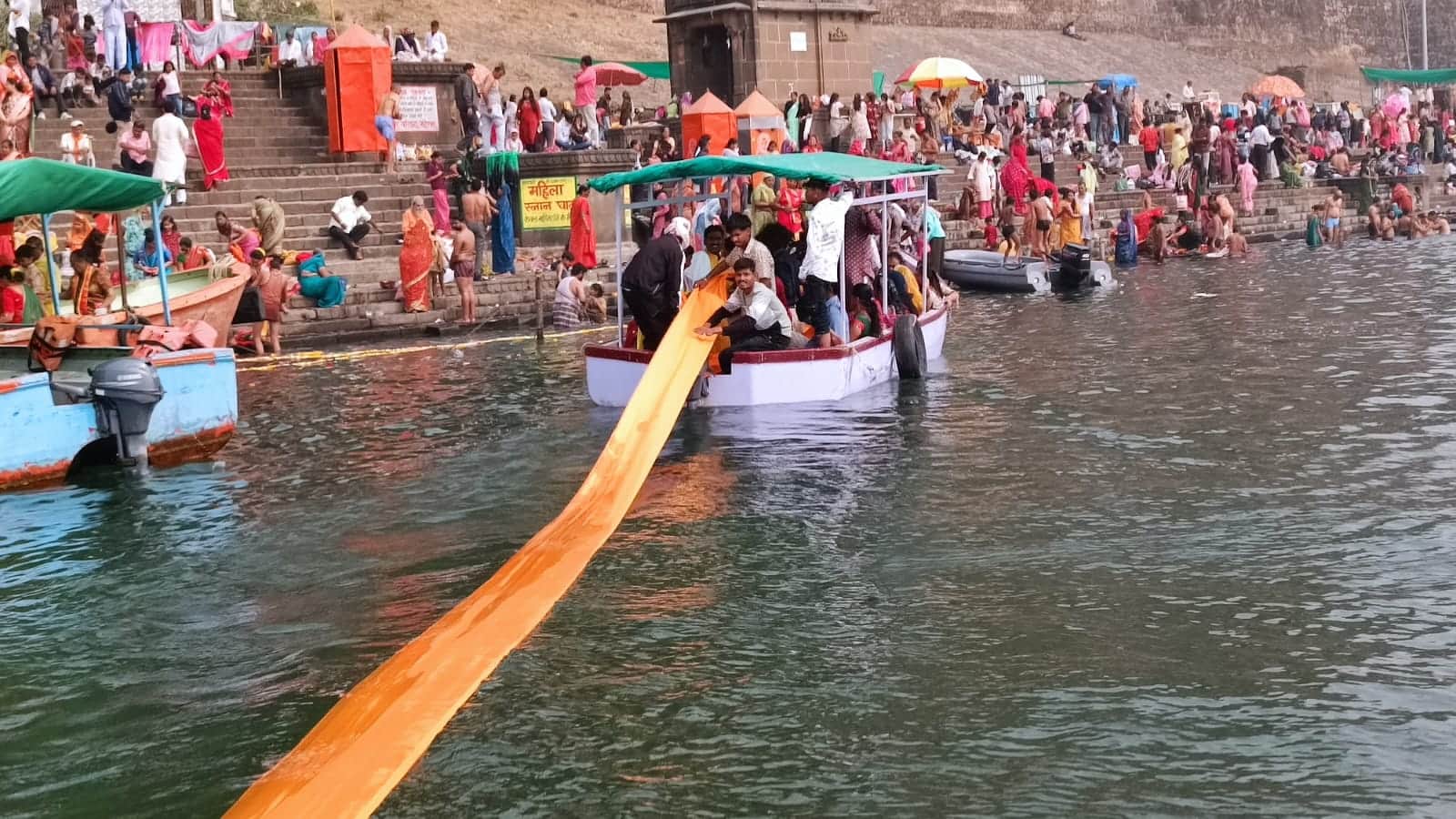 Celebration of Mother Narmada Prakatotsav in Maheshwar; 50,000 devotees visited Mother Reva.