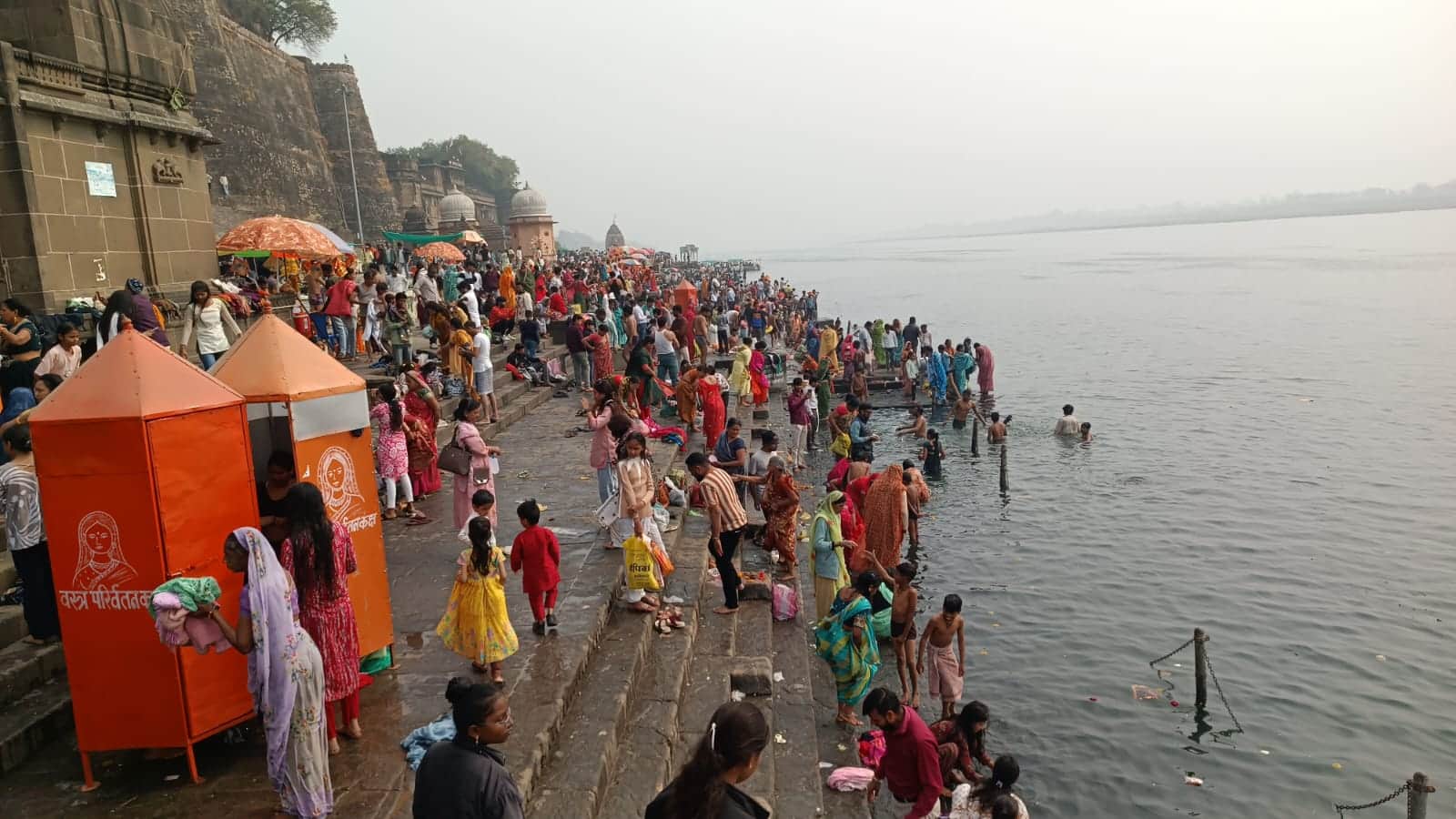 Celebration of Mother Narmada Prakatotsav in Maheshwar; 50,000 devotees visited Mother Reva.