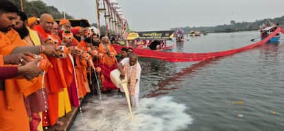 On Narmada Jayanti, the MLA performed ritualistic worship and offered a 551-meter chunari.