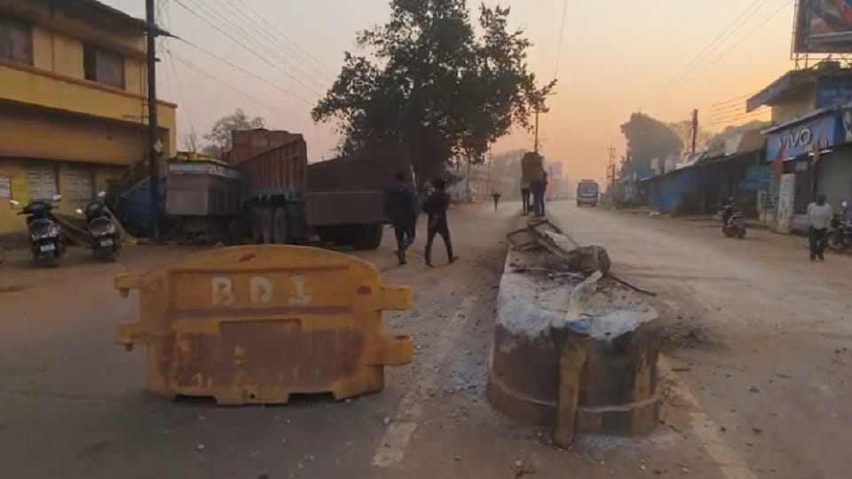 A speeding truck hit the divider and then collided with a handcart