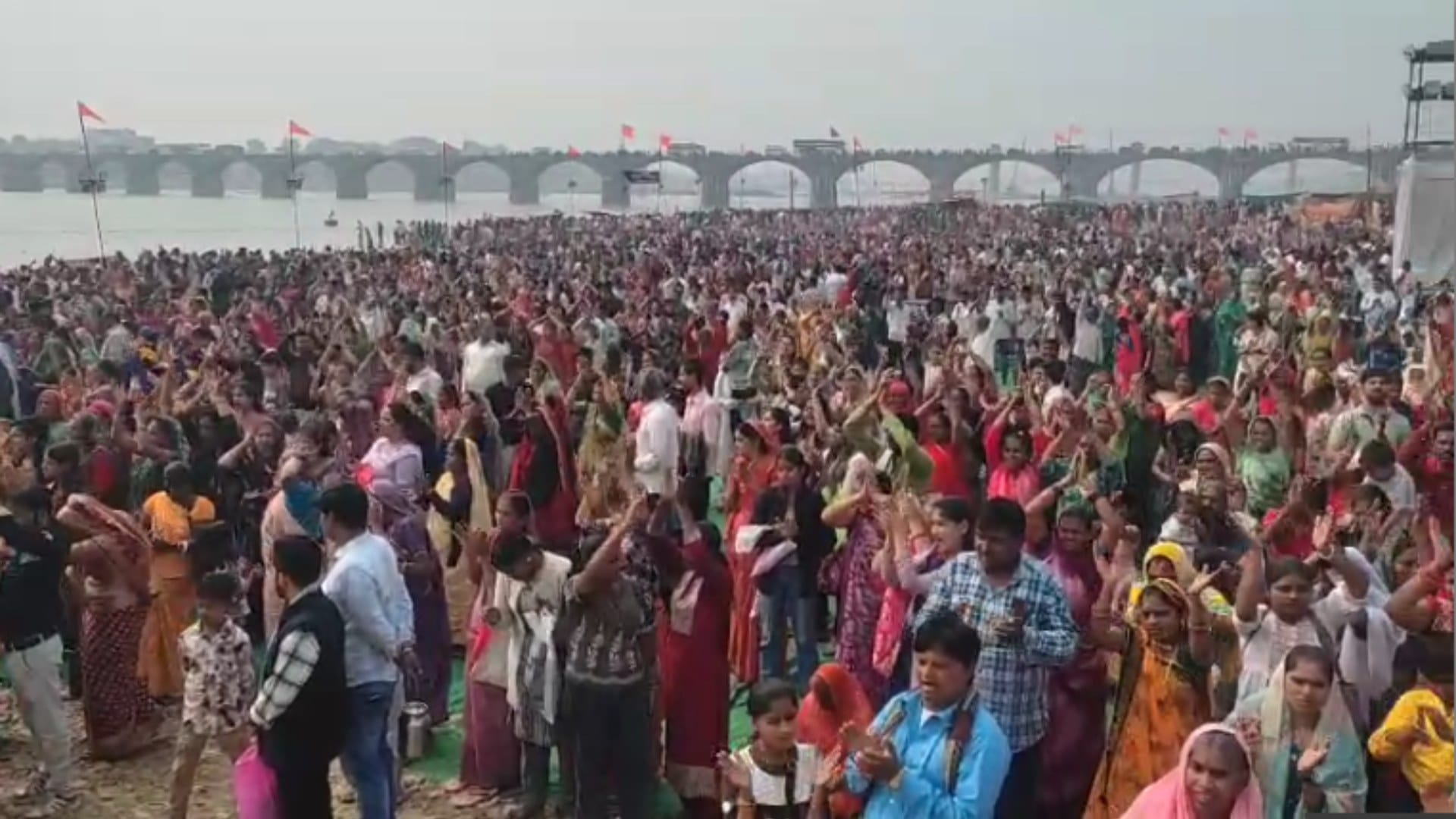 ओंकारेश्वर में नर्मदा जयंती पर उमड़ा आस्था का सैलाब