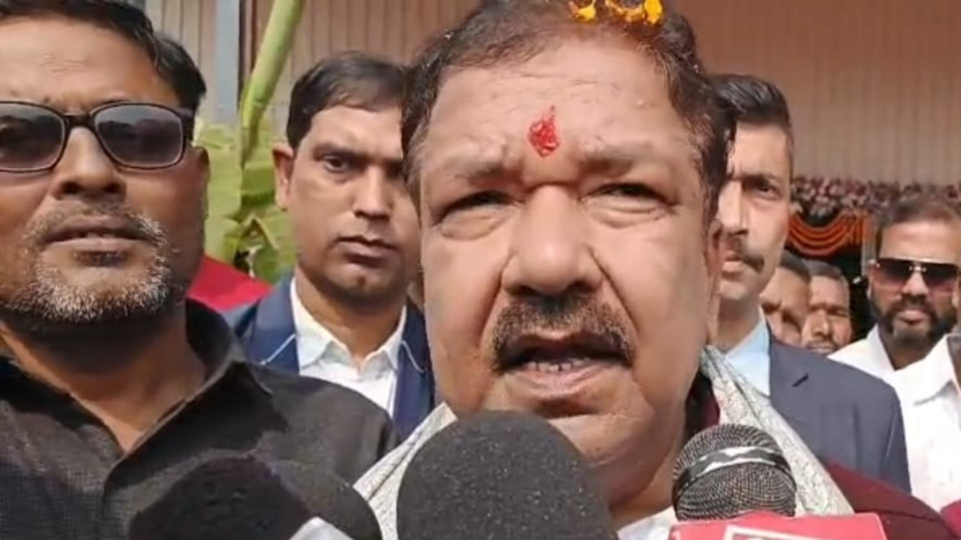 प्रेस वार्ता करते दिलीप जायसवाल