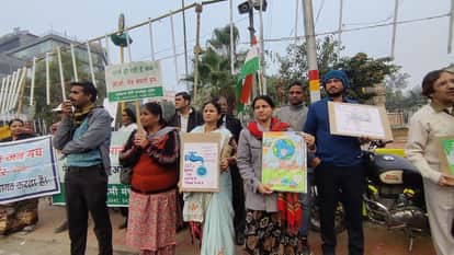 Indore News Massive protest at Regal Square to save trees and birds at Rani Sarai
