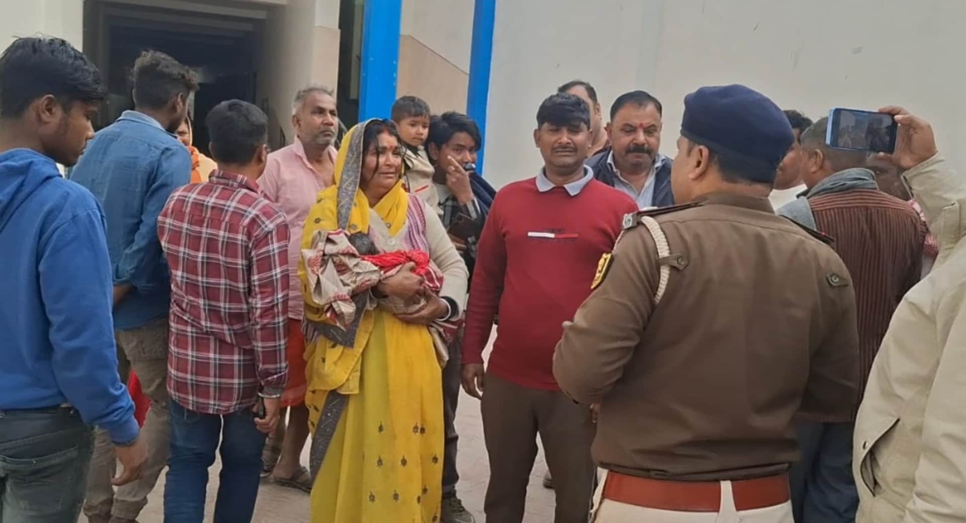 रोते बिलखते परिजन