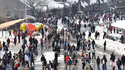 Tourists flock to Himachal after snowfall roads closed many students unable to take JEE Main exam