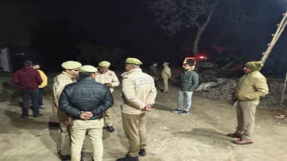 Three miscreants looted Rs 34,500 from a liquor shop