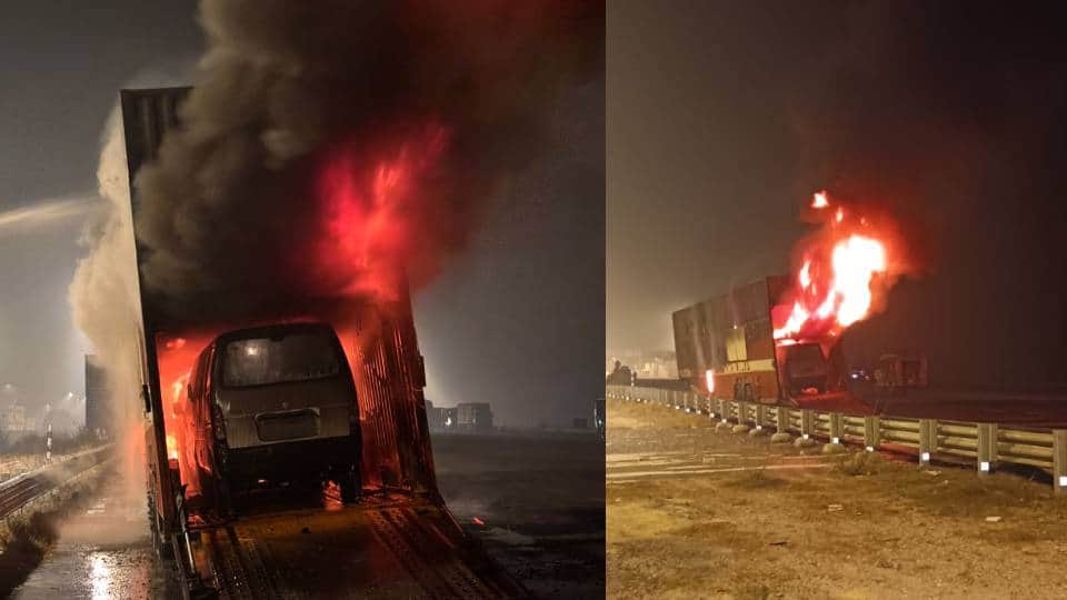 ट्रेलर में लगी आग... सात नई कारें जलकर नष्ट