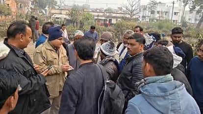 Kaushambi: Mother and daughter killed after being hit by a train at Sirathu station