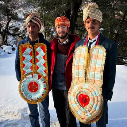 himachal unique wedding wedding was not postponed bride and groom walked Seven km through 3-4 feet snow