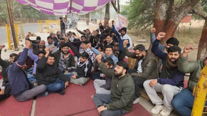 Indore News MPPSC Aspirants Start Nyay Yatra 2.0 Protest Outside Commission Office Over 10 Demands