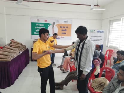 A gift for people with disabilities on Republic Day: Those without hands are receiving free electric hands; a