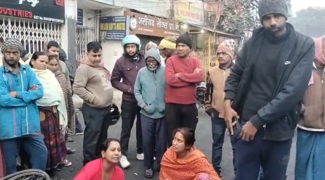 Bihar News: पटना में नगर निगम कर्मी को तेज रफ्तार वाहन ने रौंदा, मौत के बाद गुस्साए लोगों ने जमकर किया हंगामा