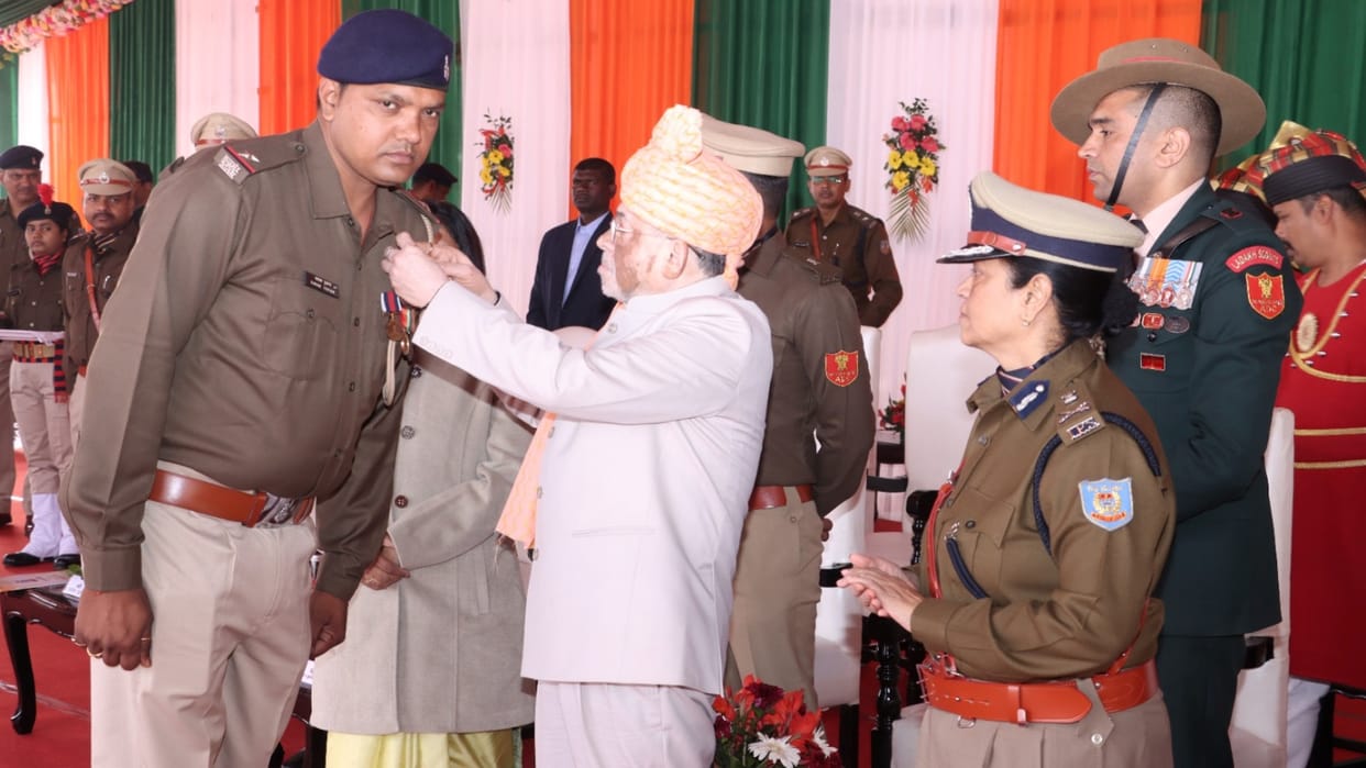 Chhapra's Lal ASI Shyam Singh gets Governor's medal, atmosphere of celebration from village to district