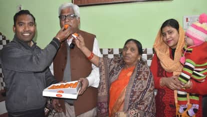 UP Man Chiranjee Lal Yadav Who Once Sold Gram and Worked as a Labourer Selected for Padma Shri Award