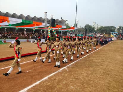 Parade held in Indore, former Deputy Chief Minister hoisted the tricolor and took the salute.