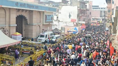 Vishwanath Dham witnesses massive crowds two-kilometer-long queue 500,000 devotees and darshan