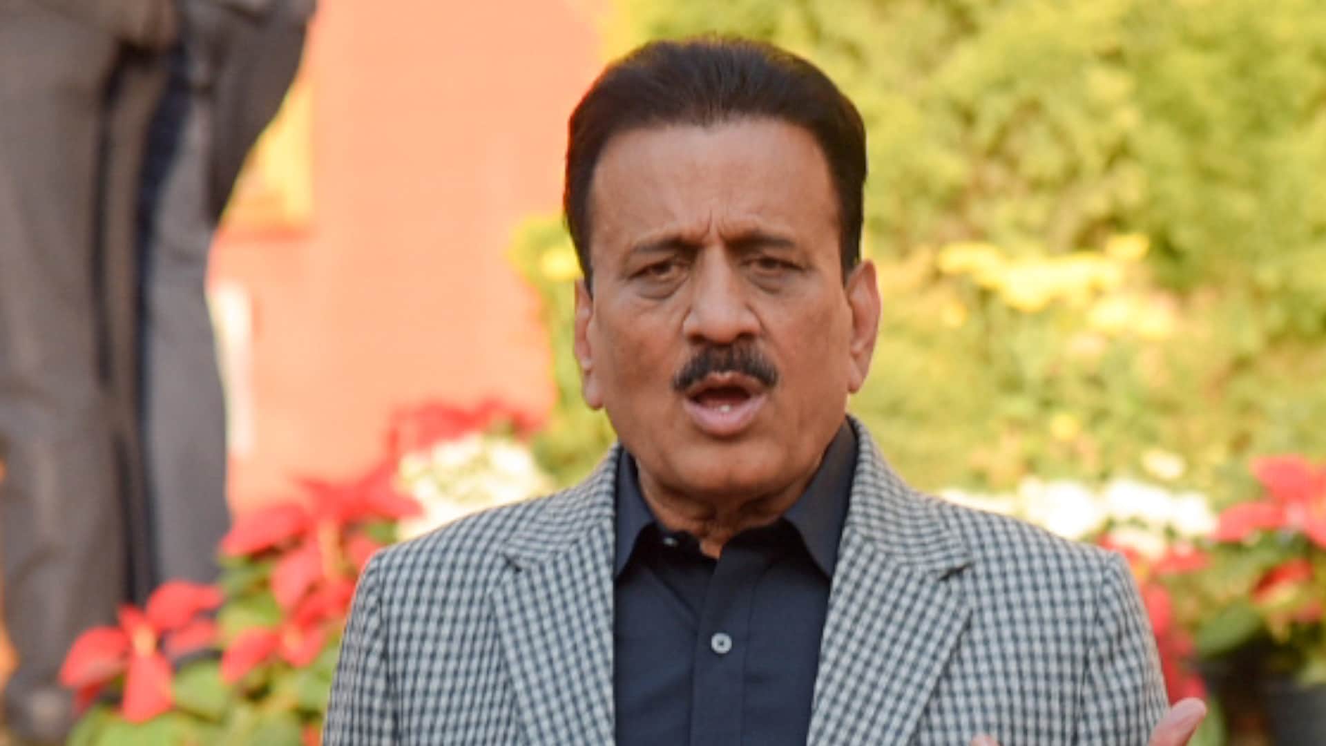 महाराष्ट्र के जल संसाधन मंत्री गिरीश महाजन