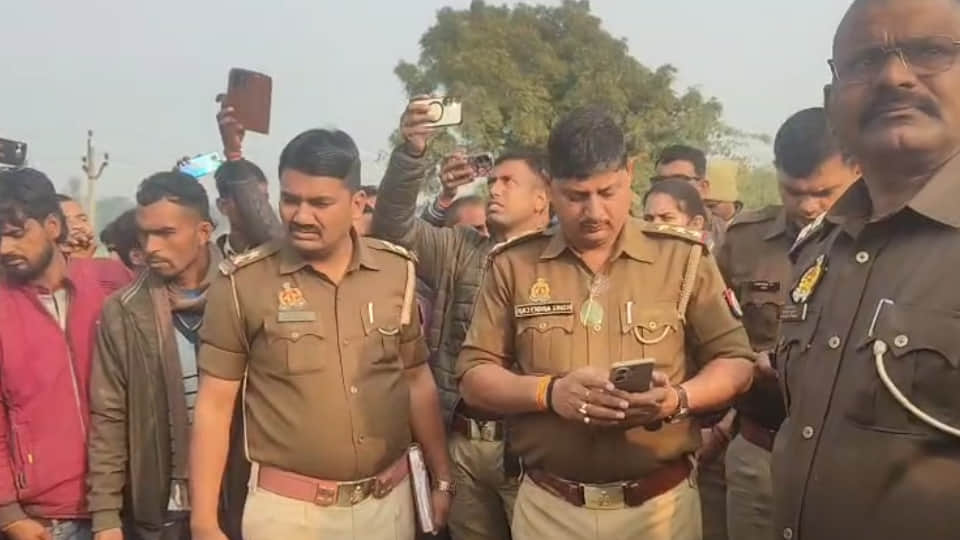 मौके पर मौजूद पुलिस