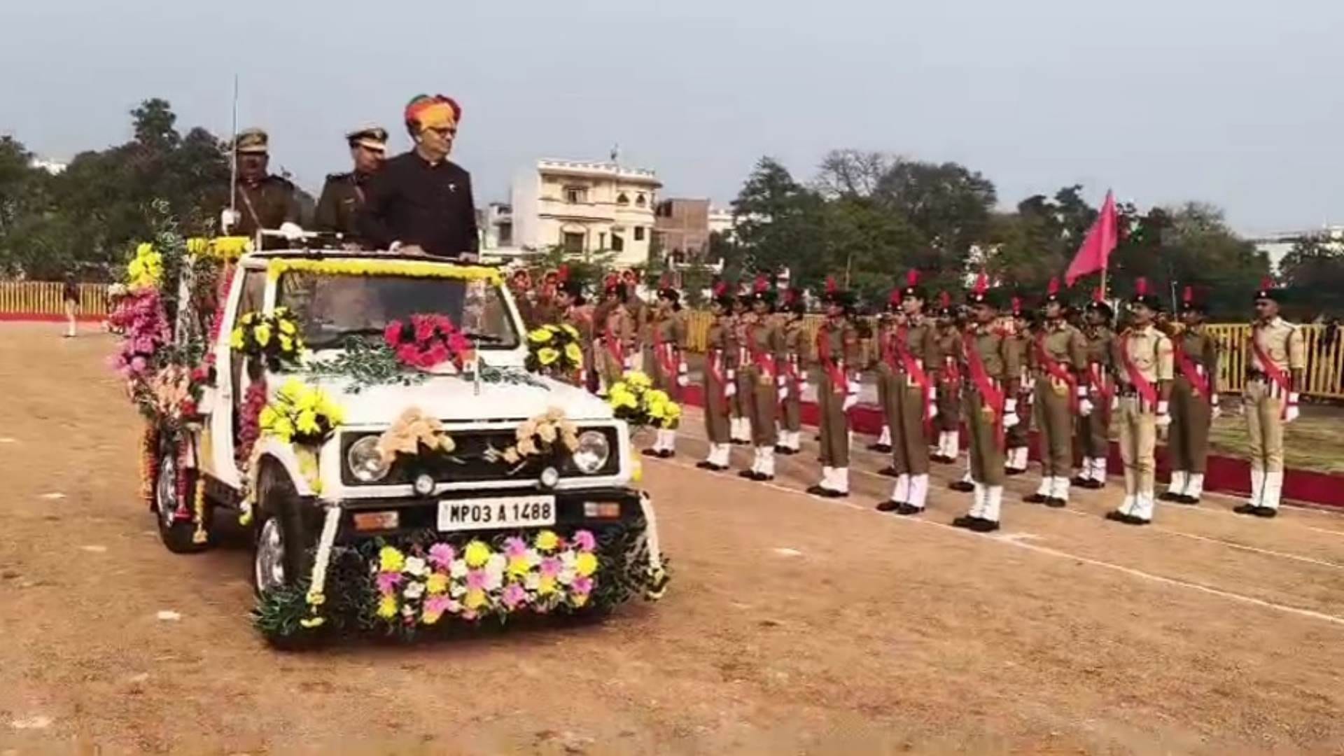 परेड की सलामी लेते कलेक्टर।