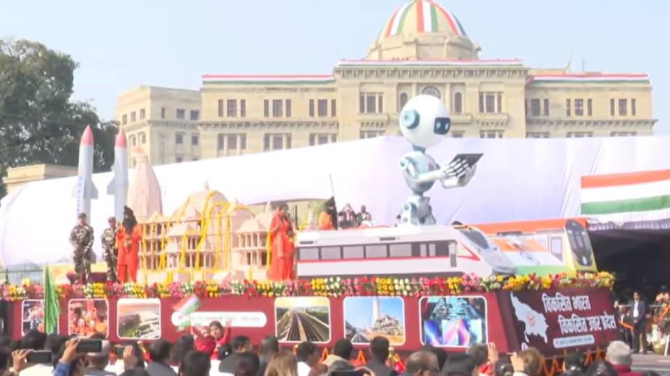 Republic Day grand parade was held in Lucknow tableaux showcased changing face of UP see pictures
