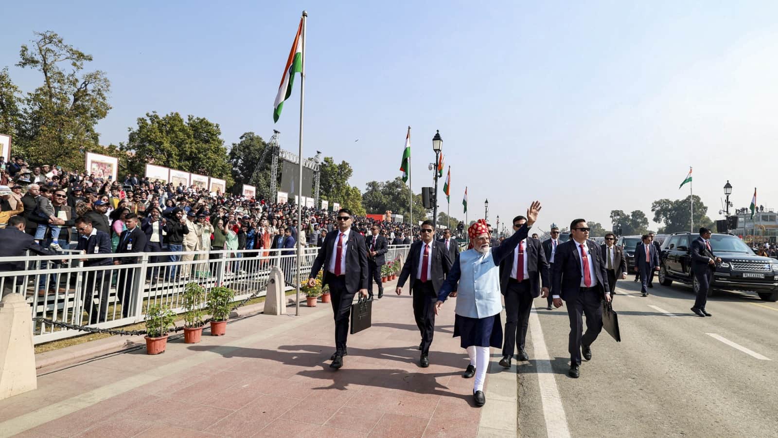 PM Modi’s Armoured Range Rover Sentinel Steals Spotlight at Republic Day Parade 2026