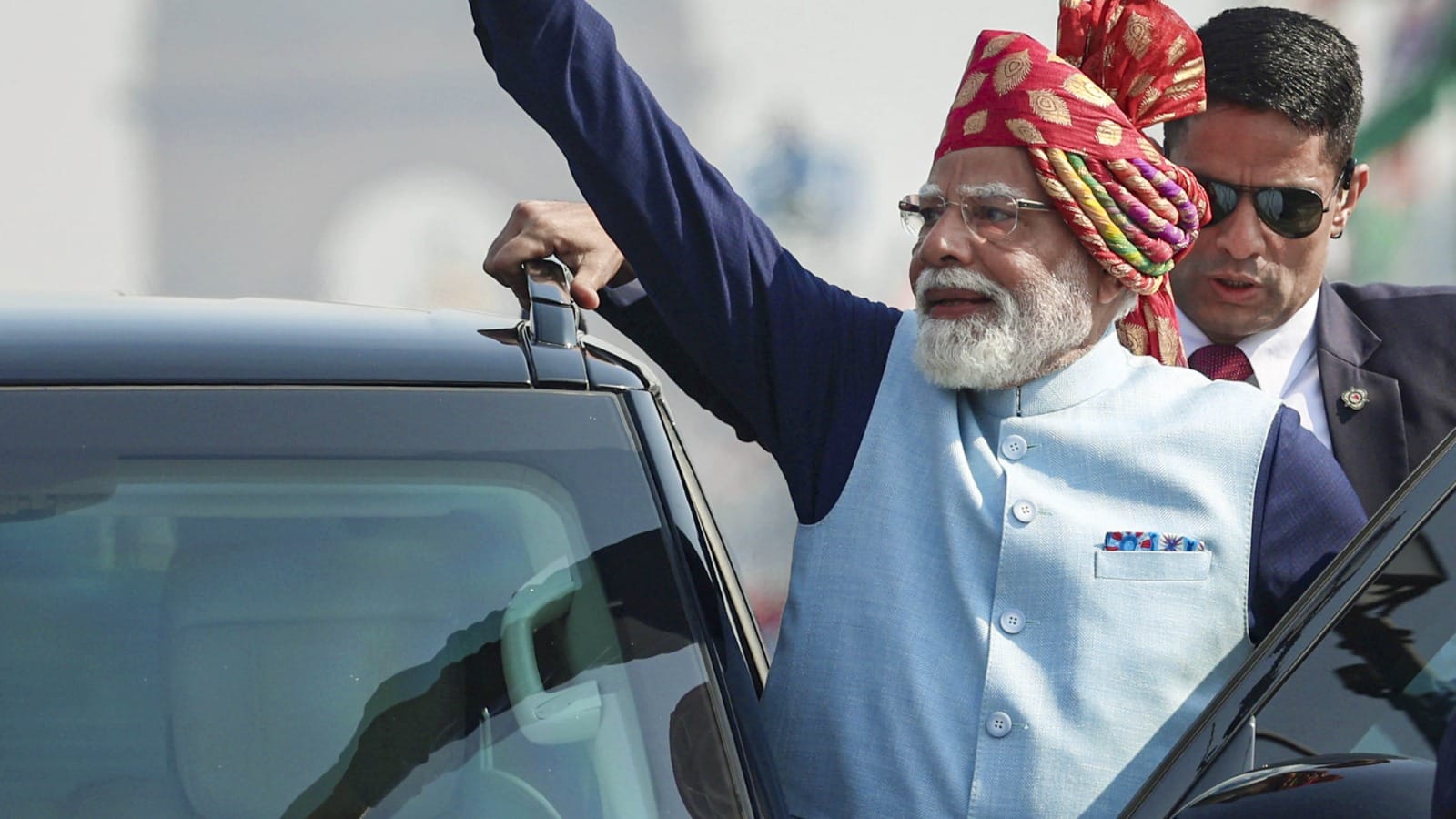 PM Modi&rsquo;s Armoured Range Rover Sentinel Steals Spotlight at Republic Day Parade 2026
